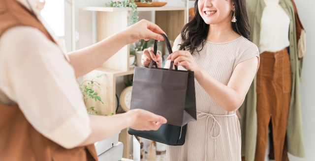 次に向かう女性